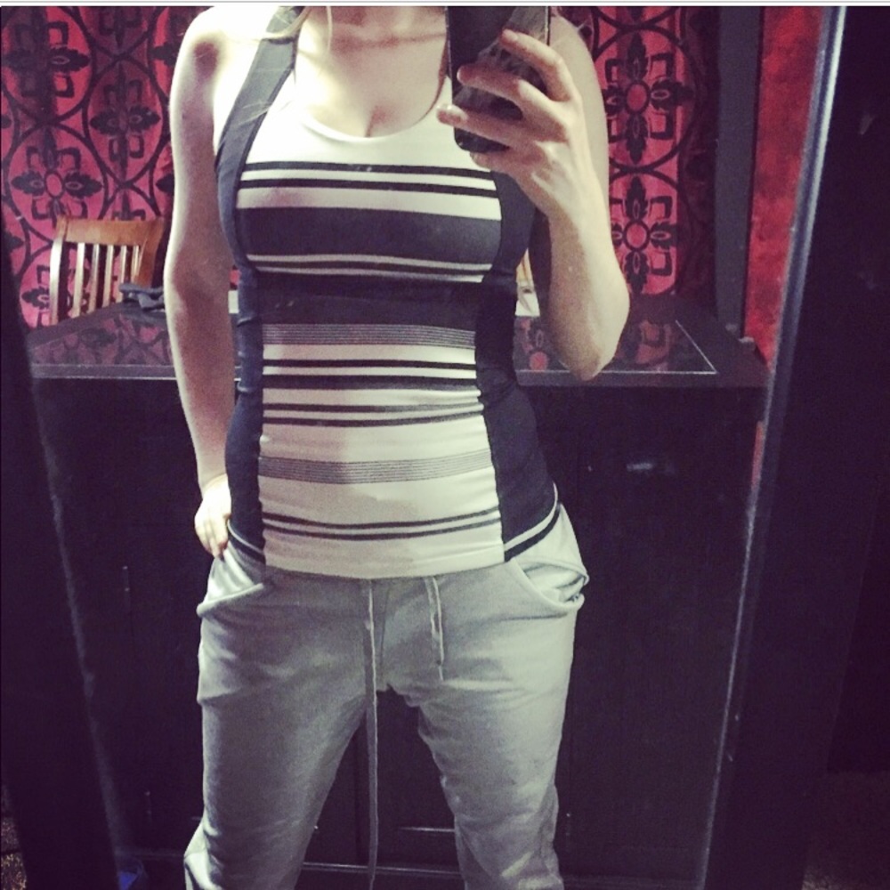 Adorable lululemon top! S/XS racerback athletic